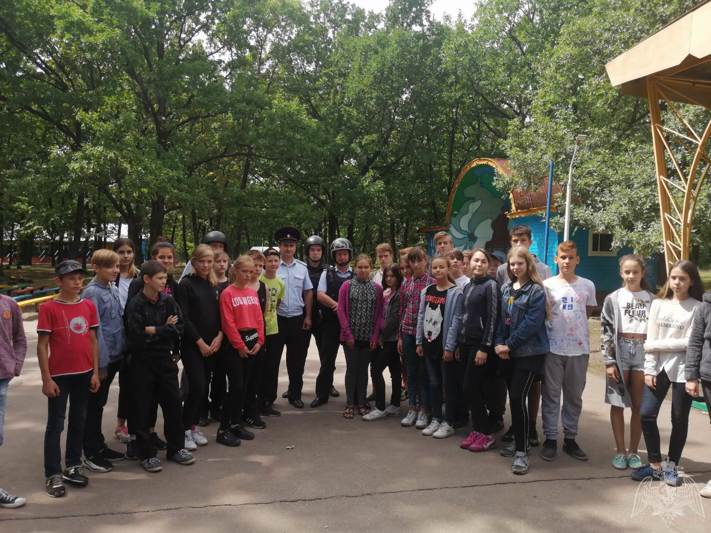В лагерях Саратовской области продолжается акция " Каникулы с росгвардией" 