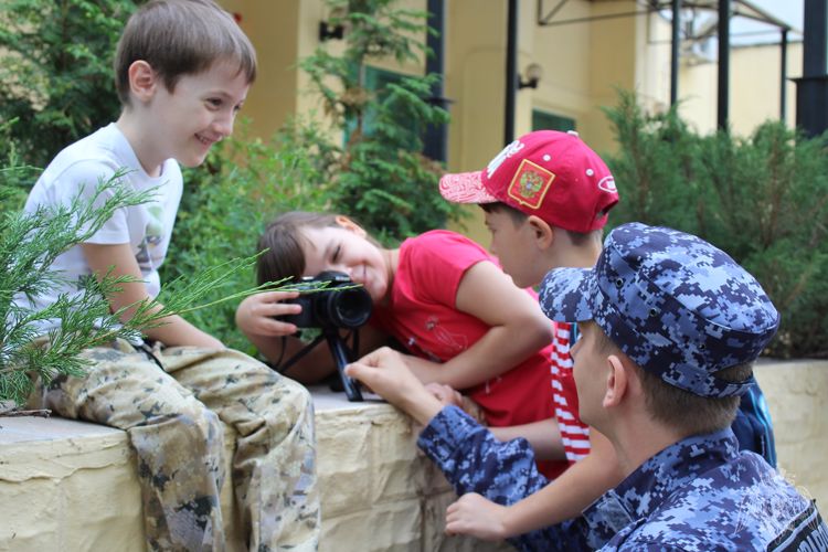 В Саратове сотрудники пресс-службы провели мастер-класс для юных фотографов.