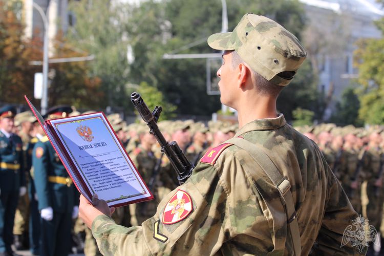 В Саратовском военном институте Росгвардии состоялась торжественная церемония принятия Воинской присяги