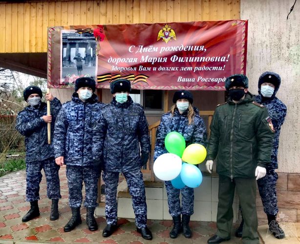 Саратовские росгвардейцы поздравили с днем рождения легендарную фронтовую регулировщицу Марию Филипповну Лиманскую.