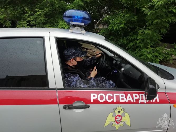 В Саратове сотрудники Росгвардии вернули родителям потерявшегося ребенка