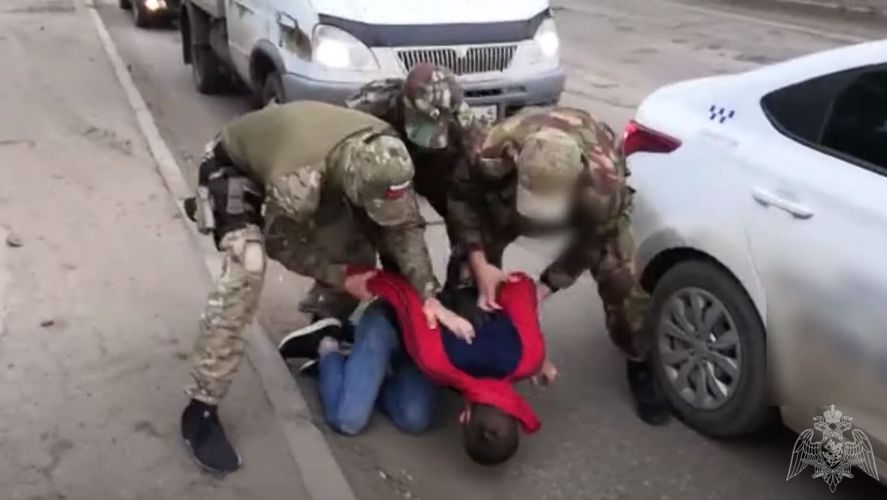 В Саратове при содействии Росгвардии задержаны граждане, подозреваемые в серии мошенничеств