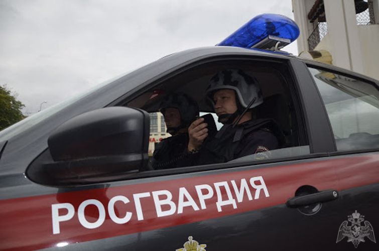 В Саратове сотрудники Росгвардии задержали граждан, подозреваемых в незаконном обороте наркотиков