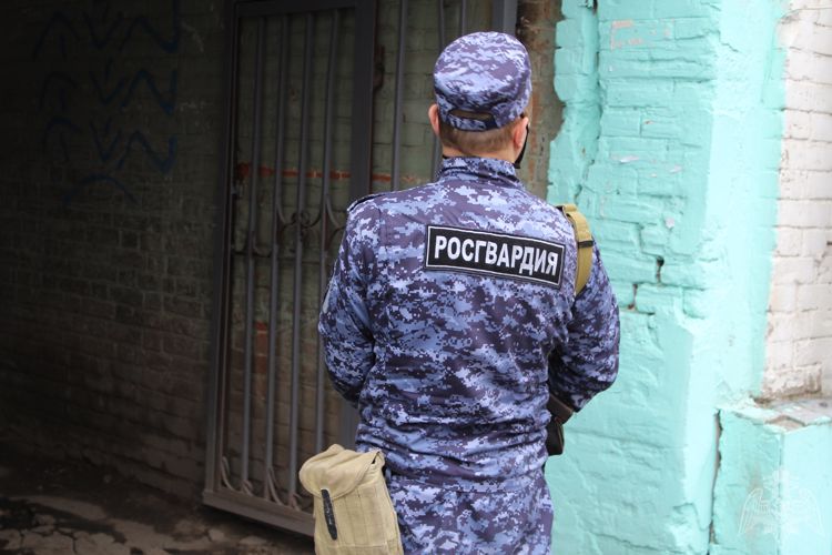 В Саратове сотрудники вневедомственной охраны задержали подозреваемого в убийстве