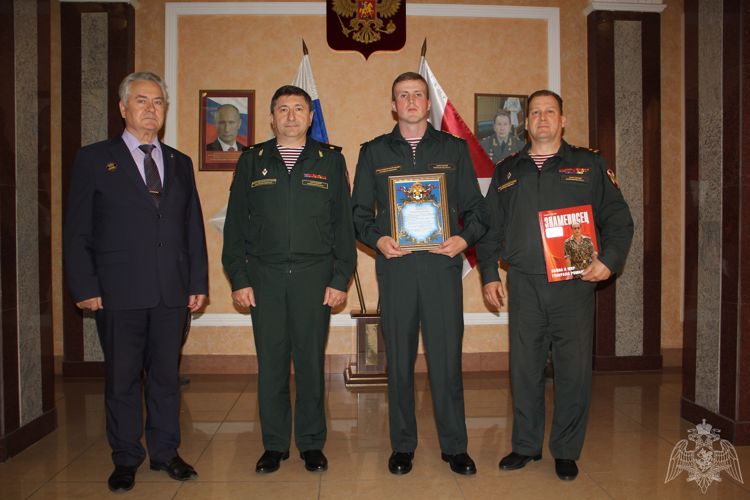 В Саратовском военном институте Росгвардии состоялось вручение стипендии имени Героя России Генерал-полковника Анатолия Романова лучшему курсанту 