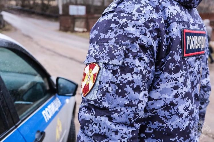Сотрудники Росгвардии задержали гражданина, подозреваемого в незаконном обороте наркотиков