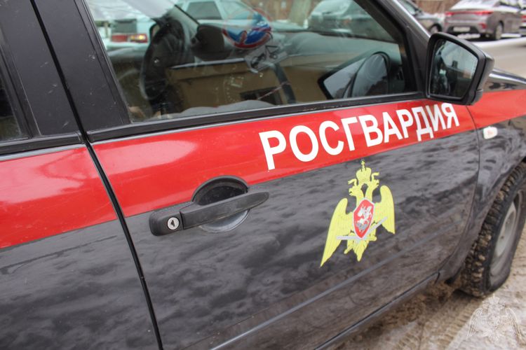 В Саратове сотрудниками Росгвардии был задержан гражданин с крупной партией наркотических средств