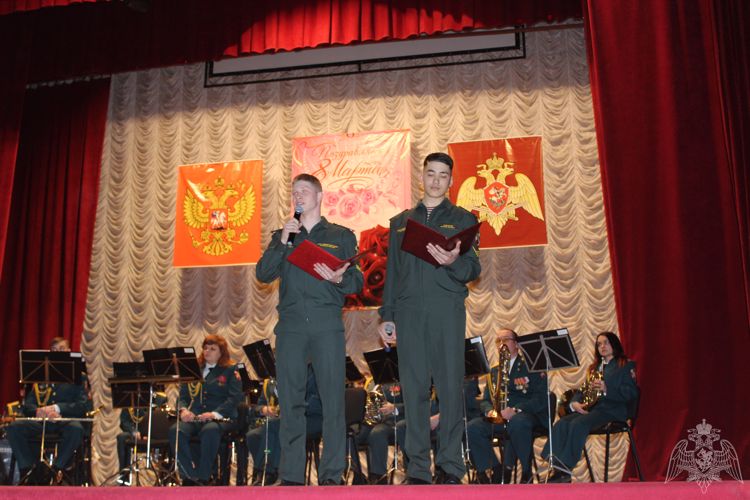 Саратовские росгвардейцы поздравили женщин с наступающим праздником