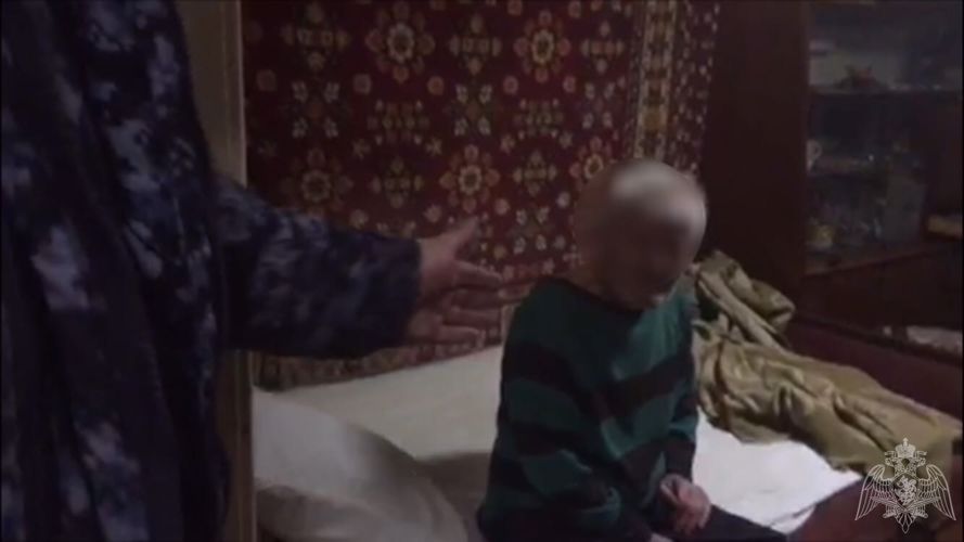 В Саратове сотрудники Росгвардии помогли вернуться домой замерзающему на улице пожилому мужчине