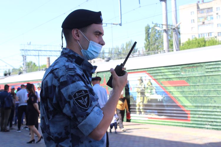 Сотрудники и военнослужащие территориального управления Росгвардии поддержали военно-патриотическую акцию «Мы — армия страны! Мы — армия народа!»