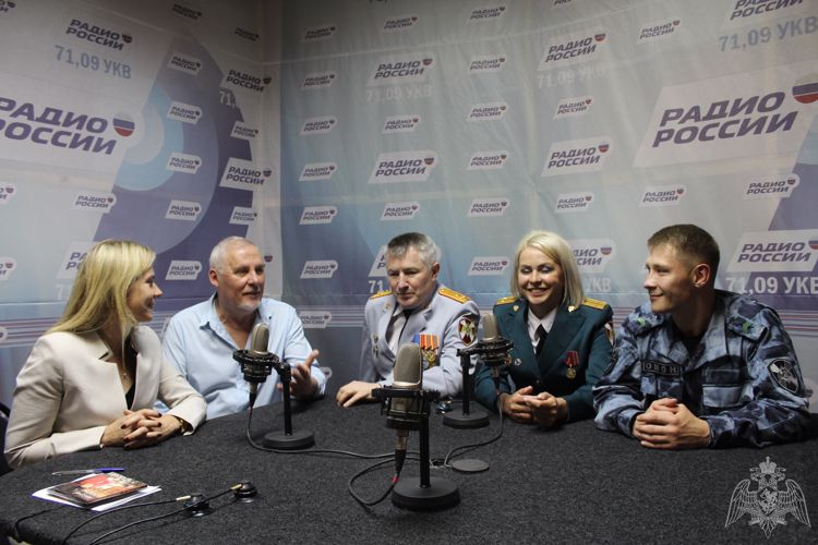 Финалисты смотра-конкурса Росгвардии "Солдаты антитеррора" стали гостями радиоэфира ГТРК-Саратов