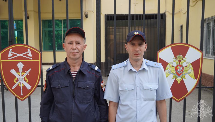 Жительница г.Саратова поблагодарила сотрудников вневедомственной охраны, своевременно задержавших хулигана