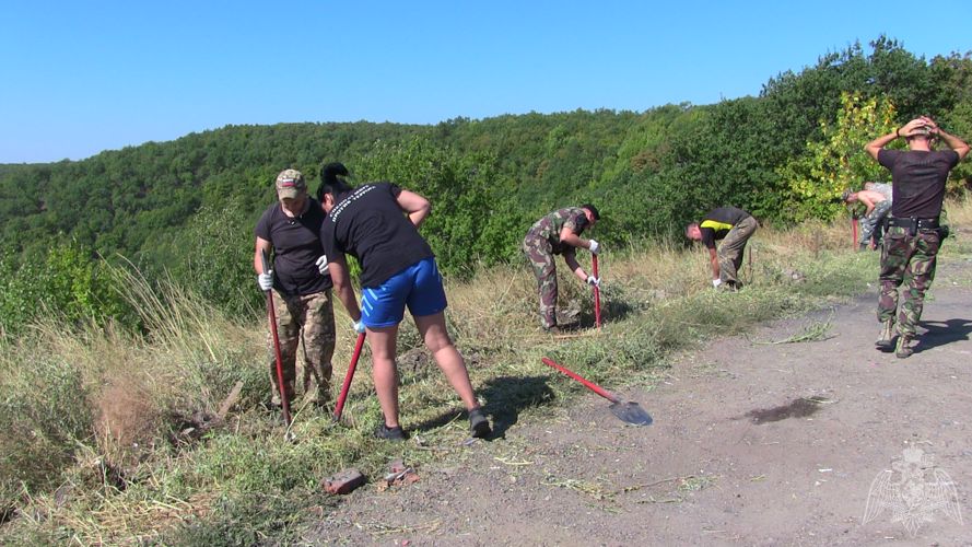 В Саратове сотрудники ОМОН приняли участие во Всероссийской экологической акции «Зеленая Россия»