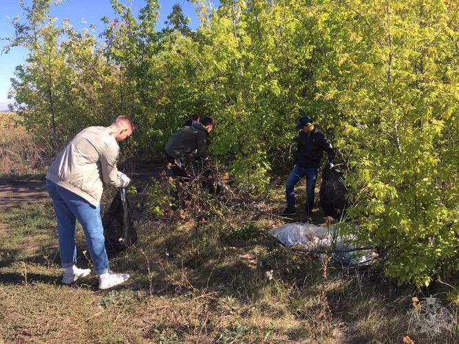 В Саратовской области росгвардейцы продолжают принимать участие в экологической акции «Зеленая Россия»