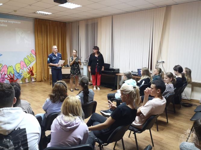 В Саратовской области летный состав отдельной авиационной эскадрильи Приволжского округа Росгвардии навестил воспитанников школ-интернатов
