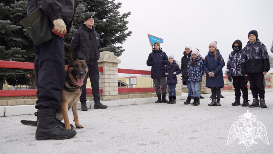 В Саратове сотрудники ОМОН и воспитанники спортивного клуба «Русичи» почтили память бойцов, погибших в годы локальных конфликтов
