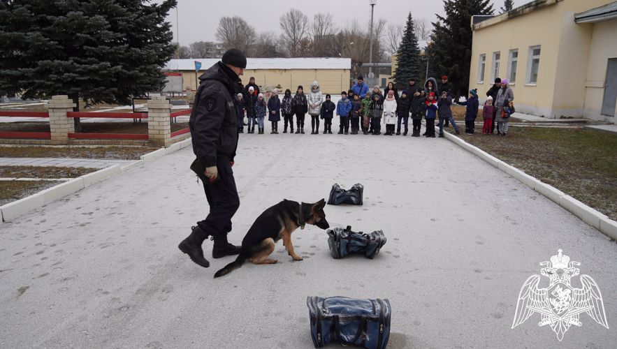 В Саратове сотрудники ОМОН и воспитанники спортивного клуба «Русичи» почтили память бойцов, погибших в годы локальных конфликтов