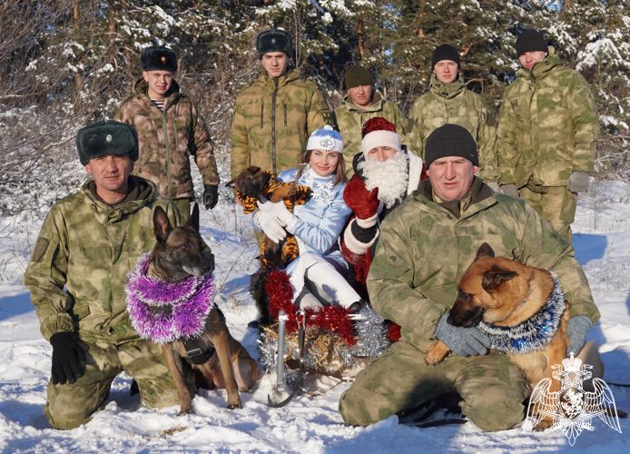 Саратовские росгвардейцы присоединились к ведомственной новогодней акции "Дед мороз специального назначения"