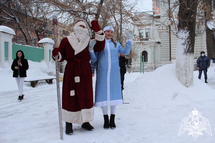 В Саратове «Дед Мороз специального назначения» устроил музыкальный праздник для маленьких пациентов, проходящих лечение в областном диспансере