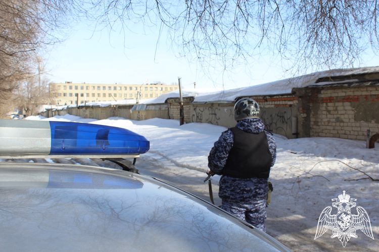 В Саратове сотрудники Росгвардии задержали гражданина, подозреваемого в незаконном обороте наркотических средств