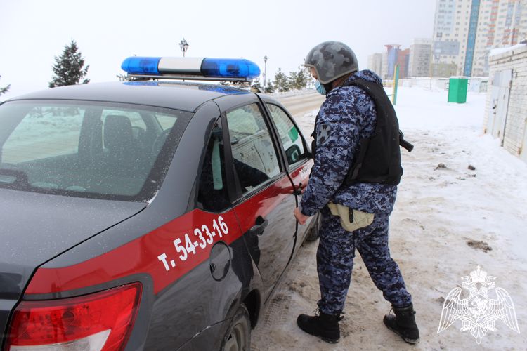 В Саратове сотрудники Росгвардии и полиции задержали подозреваемого, находившегося в федеральном розыске.