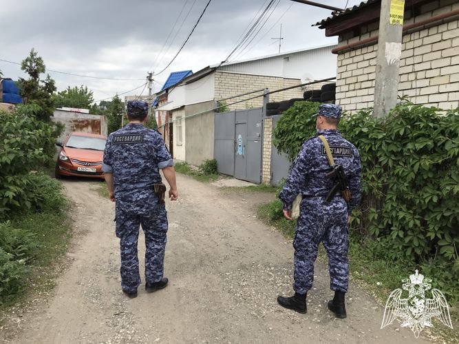 В Саратове сотрудники Росгвардии задержали гражданина, подозреваемого в незаконном обороте наркотиков
