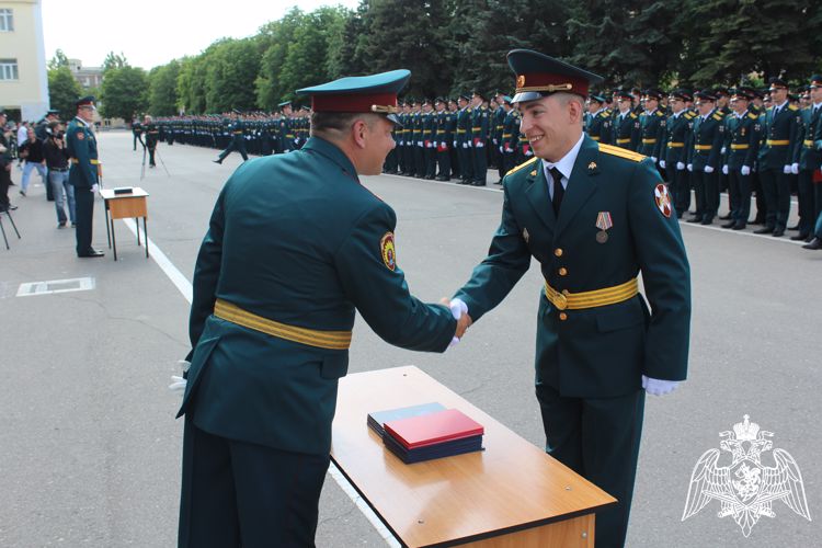 В Саратовском военном институте Росгвардии состоялся выпуск офицеров