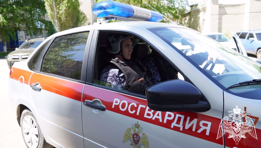 В Саратове сотрудники Росгвардии задержали гражданина, подозреваемого в совершении кражи