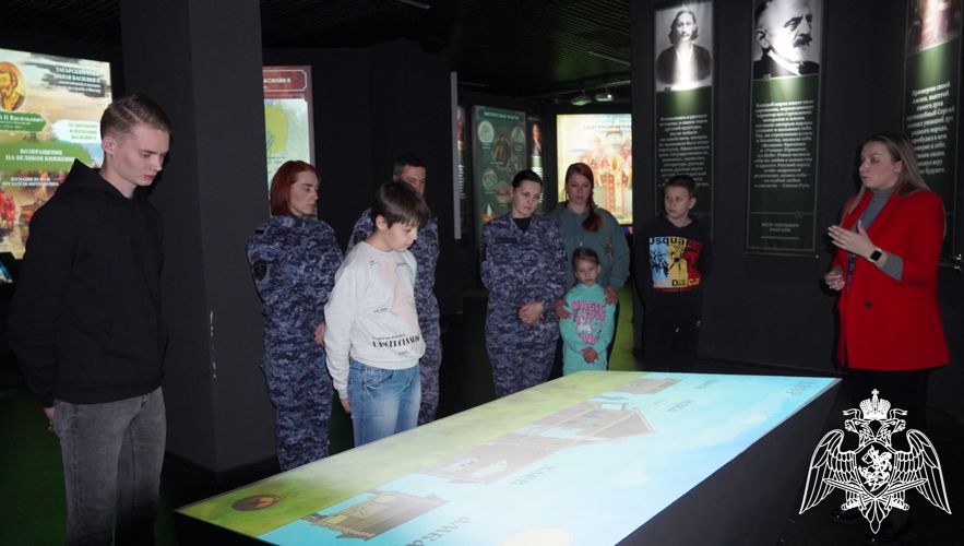 В Саратове дети военнослужащих и сотрудников Росгвардии посетили исторический парк «Россия – Моя история»