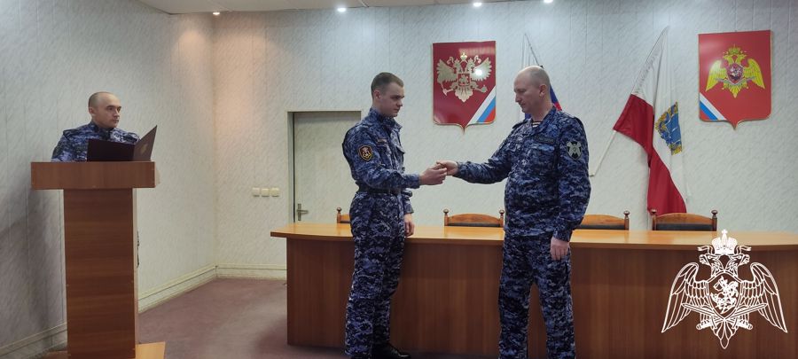 В Балаково сотрудникам  Росгвардии вручили ключи от служебных квартир