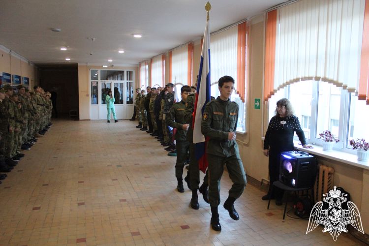 В Саратове с воспитанниками «Гвардейской смены» прошла военно-спортивная игра «Наследники Героев Отечества»