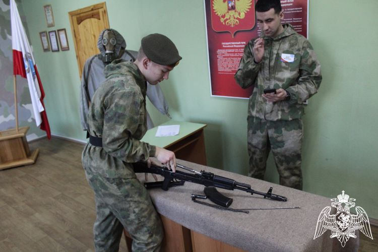 В Саратове с воспитанниками «Гвардейской смены» прошла военно-спортивная игра «Наследники Героев Отечества»