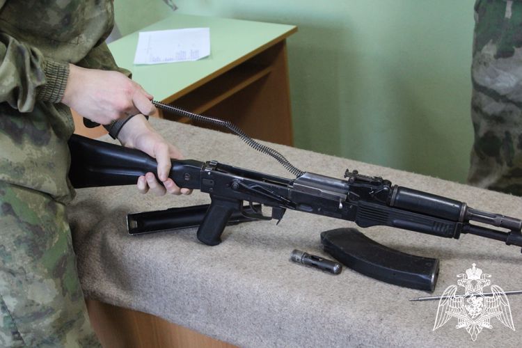 В Саратове с воспитанниками «Гвардейской смены» прошла военно-спортивная игра «Наследники Героев Отечества»