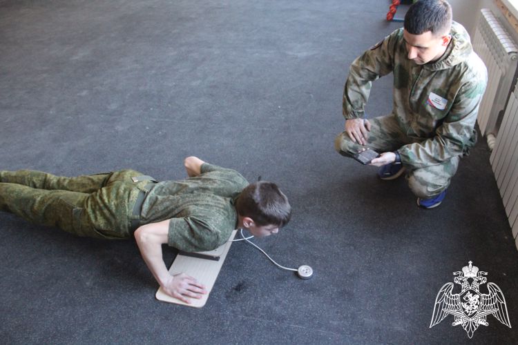 В Саратове с воспитанниками «Гвардейской смены» прошла военно-спортивная игра «Наследники Героев Отечества»