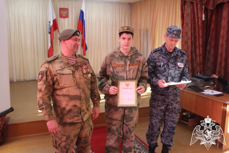 В Саратове с воспитанниками «Гвардейской смены» прошла военно-спортивная игра «Наследники Героев Отечества»