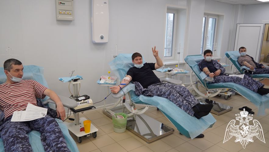 В Саратове росгвардейцы приняли участие в донорской акции