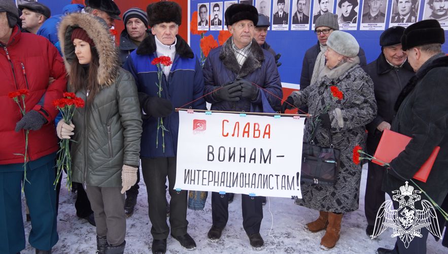 В Саратове офицеры Росгвардии почтили память героев Афганистана