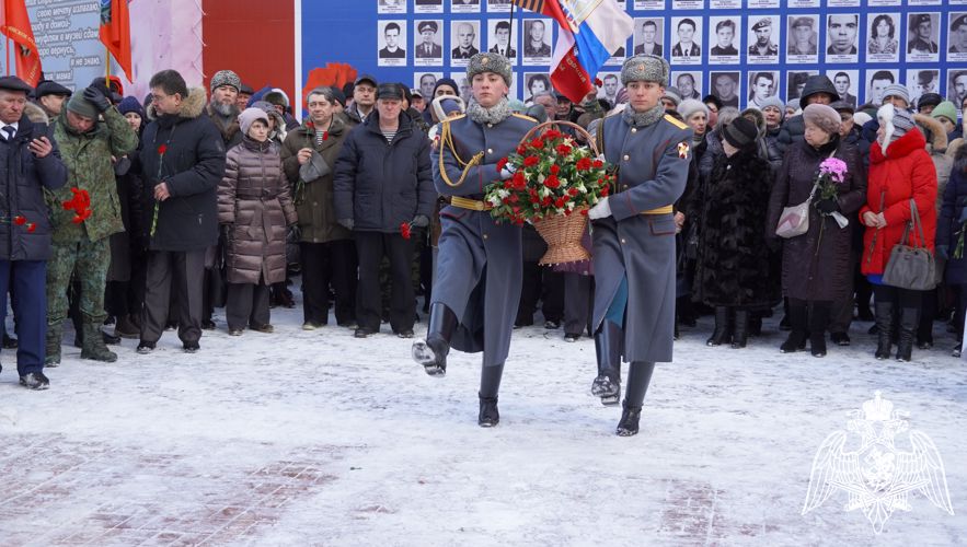 В Саратове офицеры Росгвардии почтили память героев Афганистана