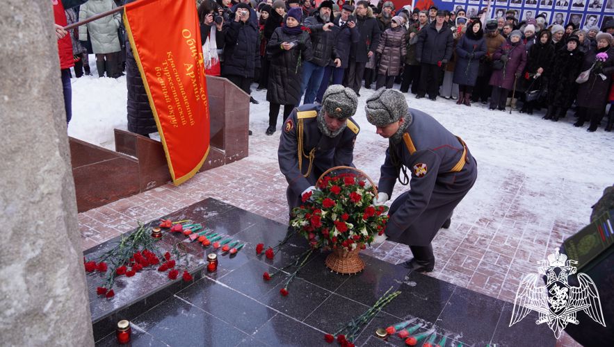 В Саратове офицеры Росгвардии почтили память героев Афганистана