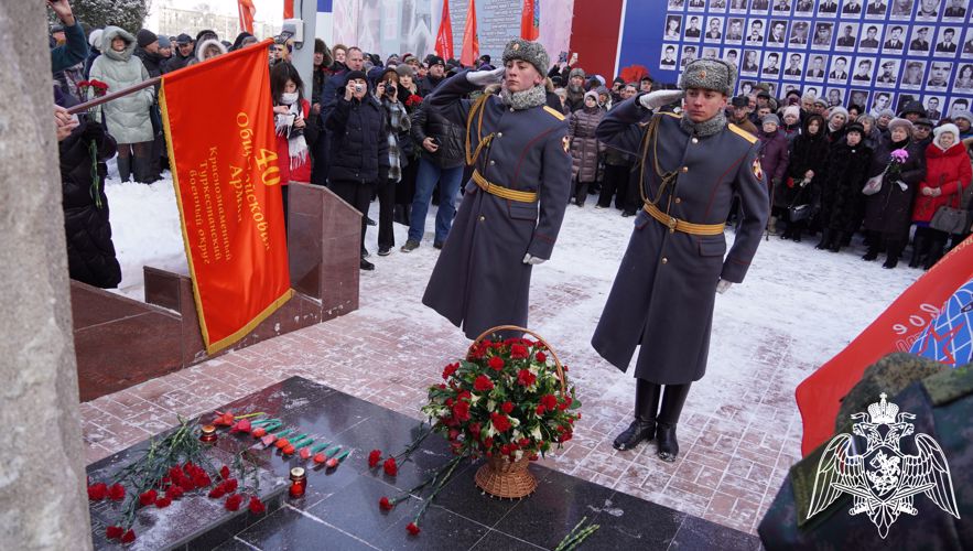 В Саратове офицеры Росгвардии почтили память героев Афганистана