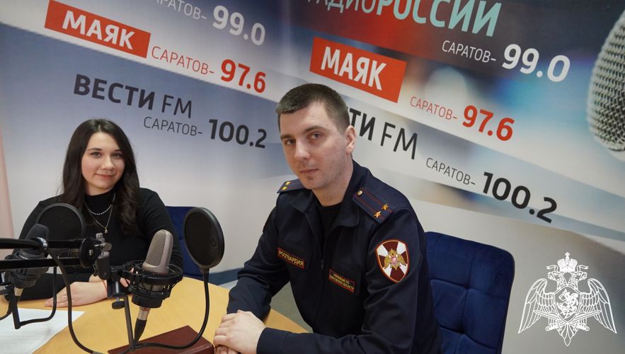 В день образования подразделений государственного контроля и лицензионно-разрешительной работы офицер Росгвардии стал гостем эфира Радио-Маяк и Вести FM