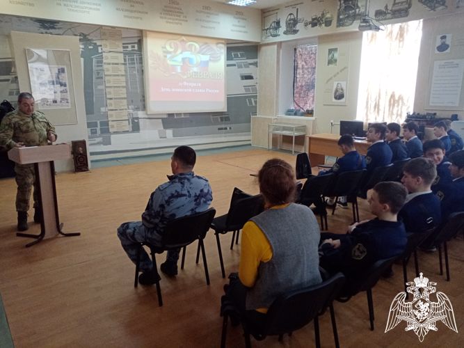 В Саратове сотрудники Росгвардии провели уроки мужества для подшефных организаций