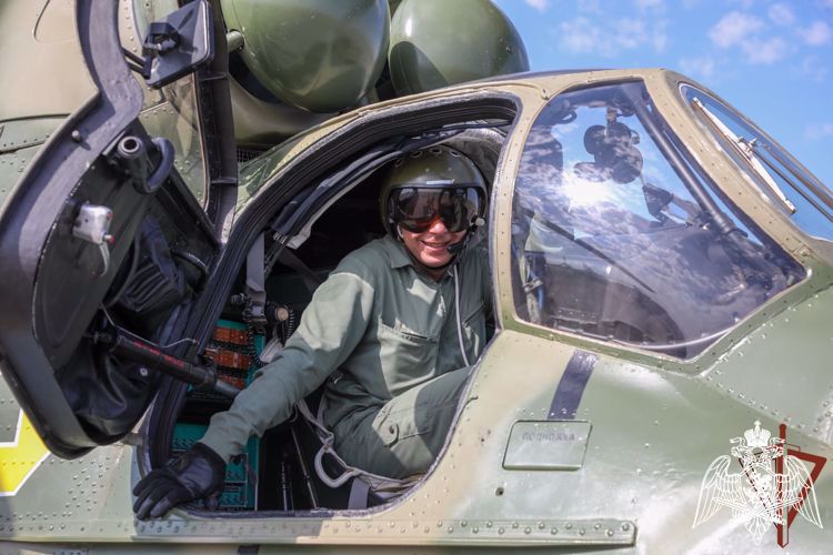 Директор Росгвардии поздравил авиаторов ведомства с 45-летием образования авиации войск национальной гвардии