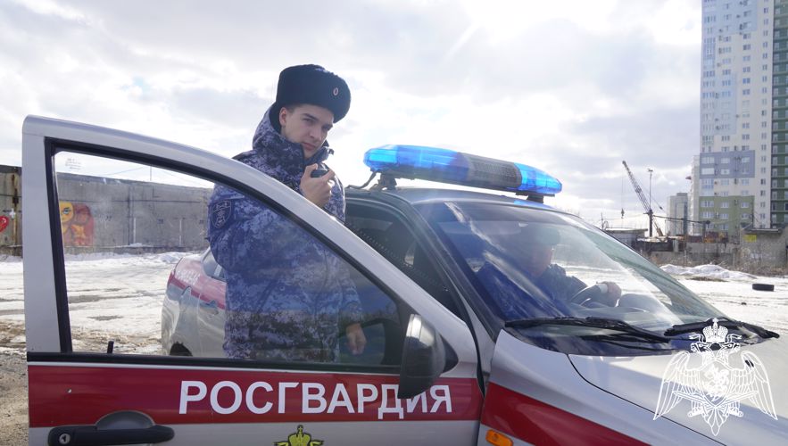 В Саратове сотрудники Росгвардии задержали гражданку, подозреваемую в незаконном обороте наркотических средств