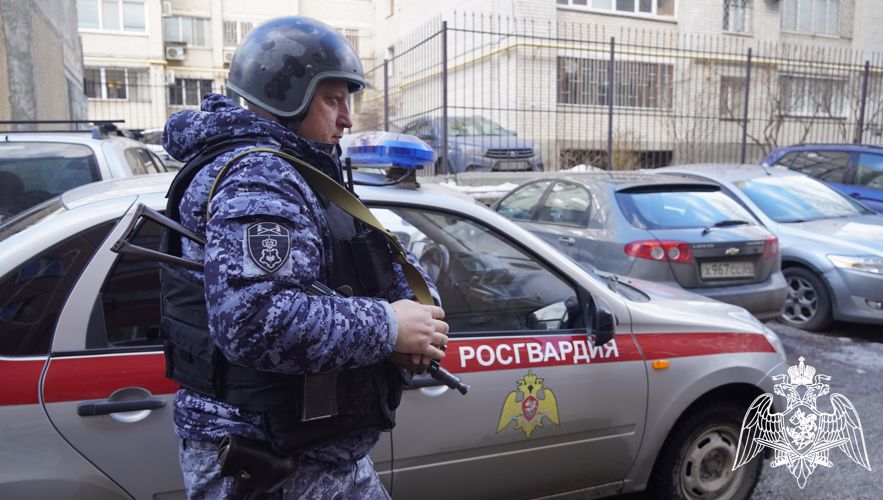 В Саратове сотрудники Росгвардии задержали мужчину, который подозревается в незаконном обороте наркотических средств