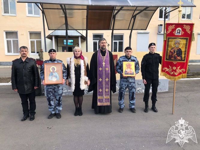 Управлению Росгвардии по Саратовской области передана икона с частицей мощей Святого Иоанна Русского Исповедника