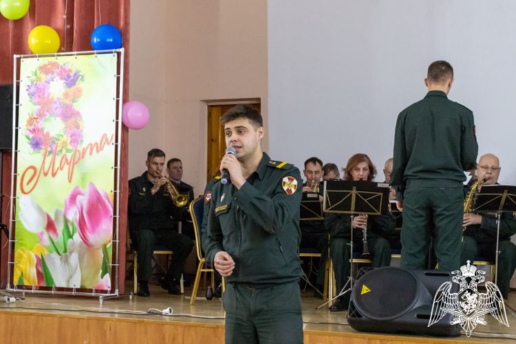 В Саратовской области сотрудники Росгвардии организовали концерт для беженцев из Донецкой и Луганской народных Республик