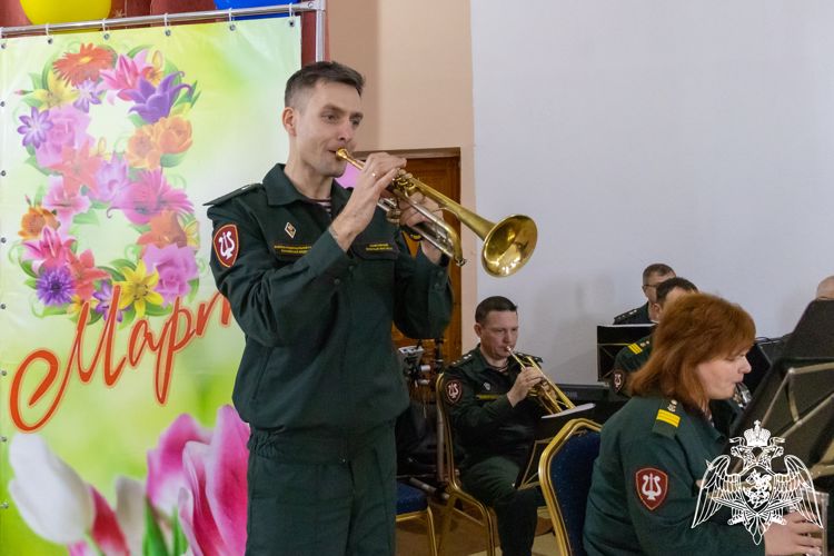 В Саратовской области сотрудники Росгвардии организовали концерт для беженцев из Донецкой и Луганской народных Республик