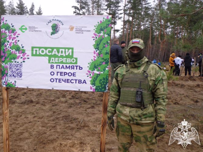 Росгвардейцы обеспечили безопасность проведения патриотической акции «Сад памяти» в ЛНР