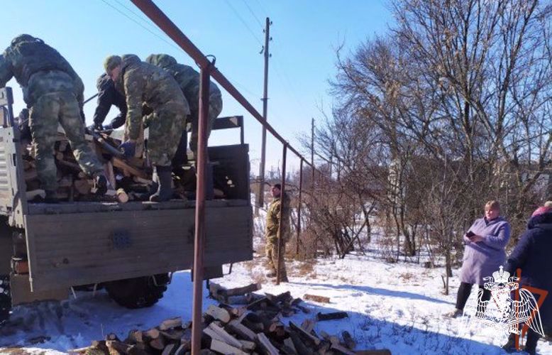 Росгвардейцы оказывают адресную помощь нуждающимся жителям ЛНР